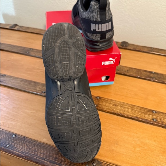 Puma Black and Gray Knit Athletic Shoes with Sleek Design - Picture 4 of 4